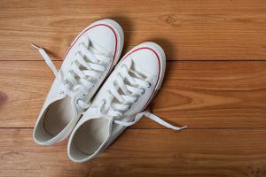 Эффективно отмываем белые кроссовки Как правильно чистить белые кроссовки